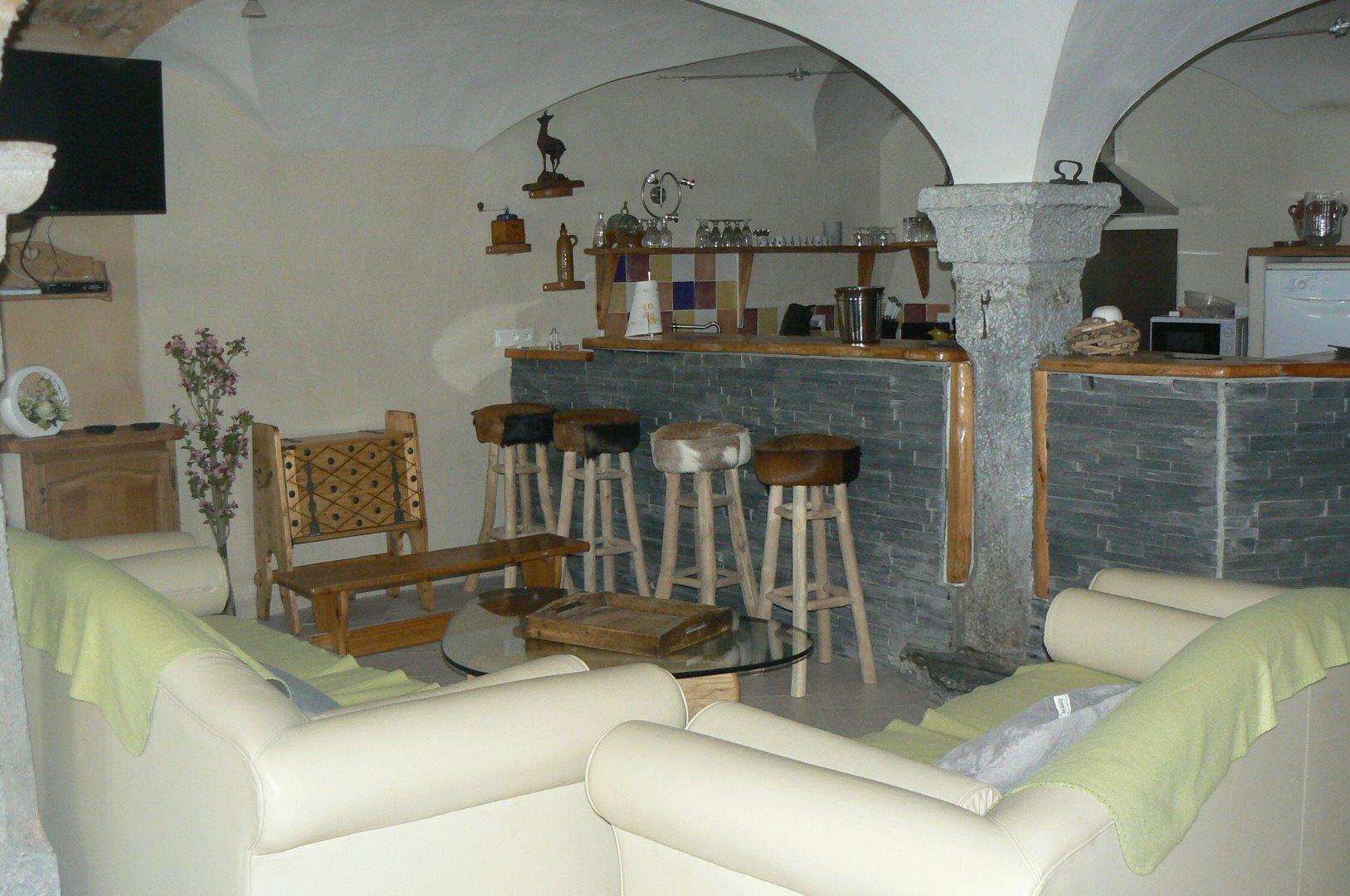 Salon, Bar et cuisine