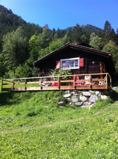 le chalet sous le Brévent, sur une partie de sa prairie privée