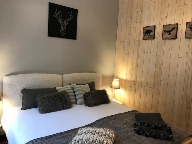 2eme chambre au 1er étage avec Son lit King size De 180 + lit tiroir de 80 pour enfant 