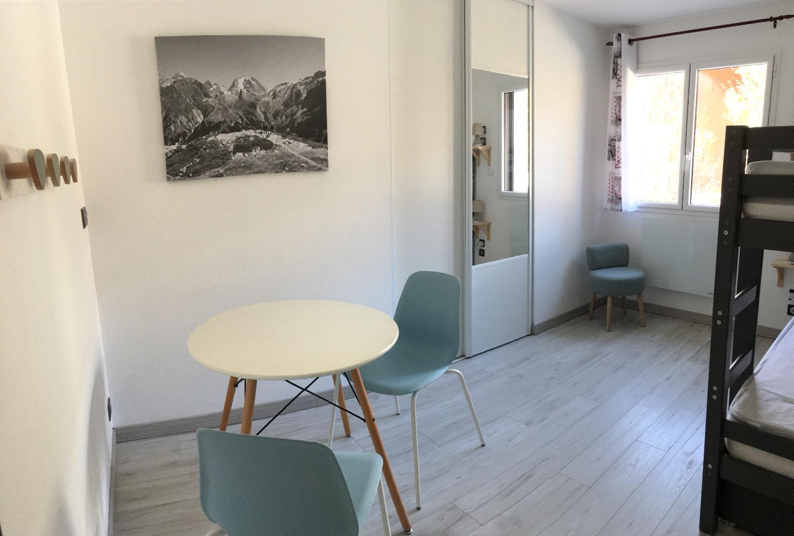 chambre 1 :  2 lits superposés +1 lit tiroir