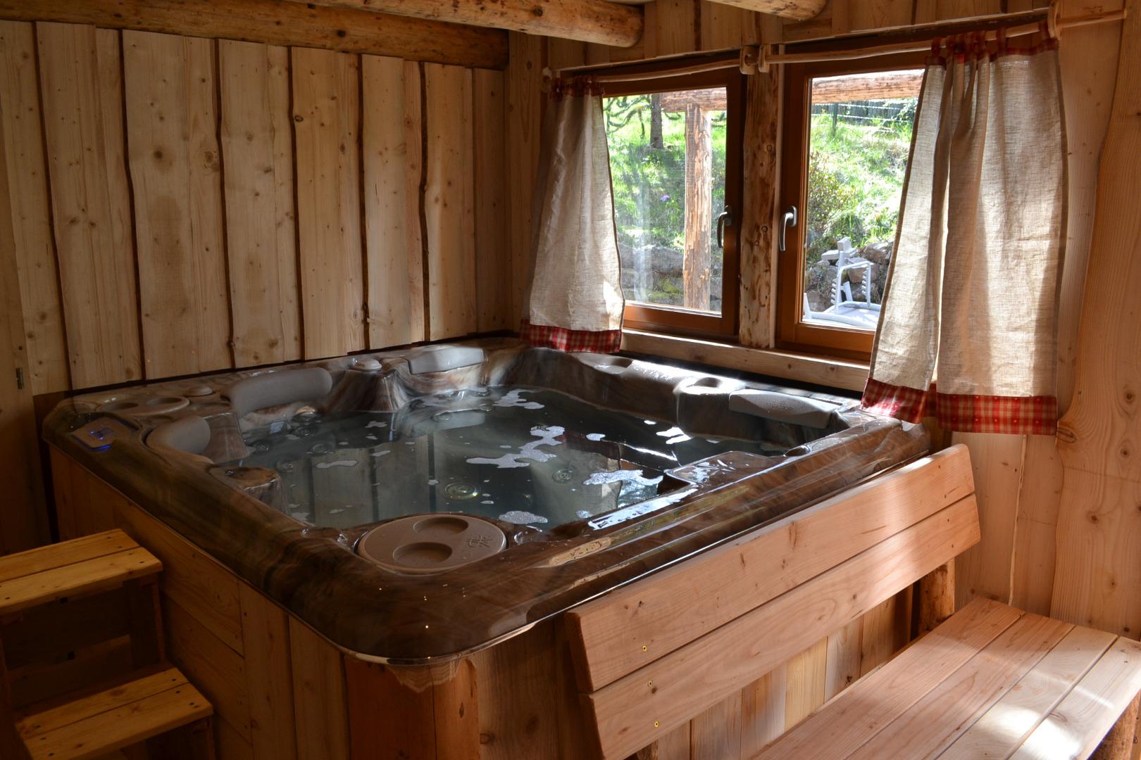 Le jacuzzi   4 personnes 