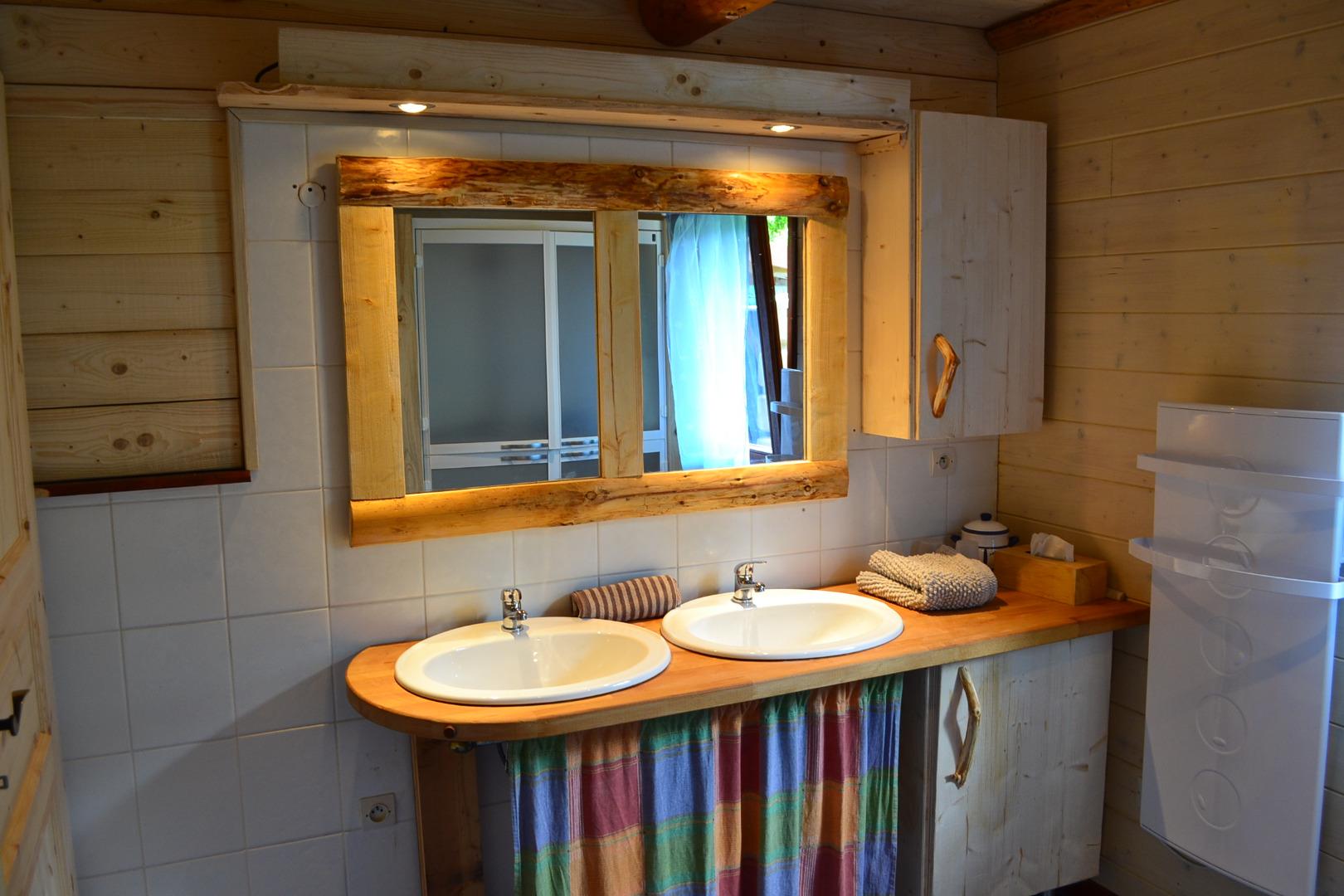 La salle de bain au RDC 