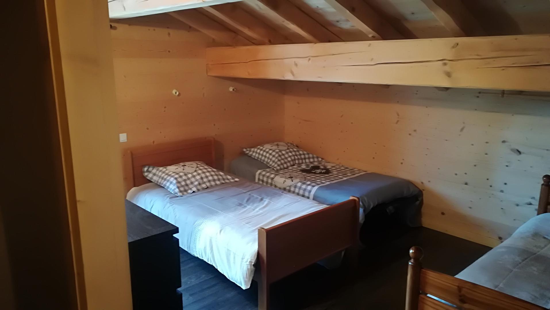 chambre 3 lits simple