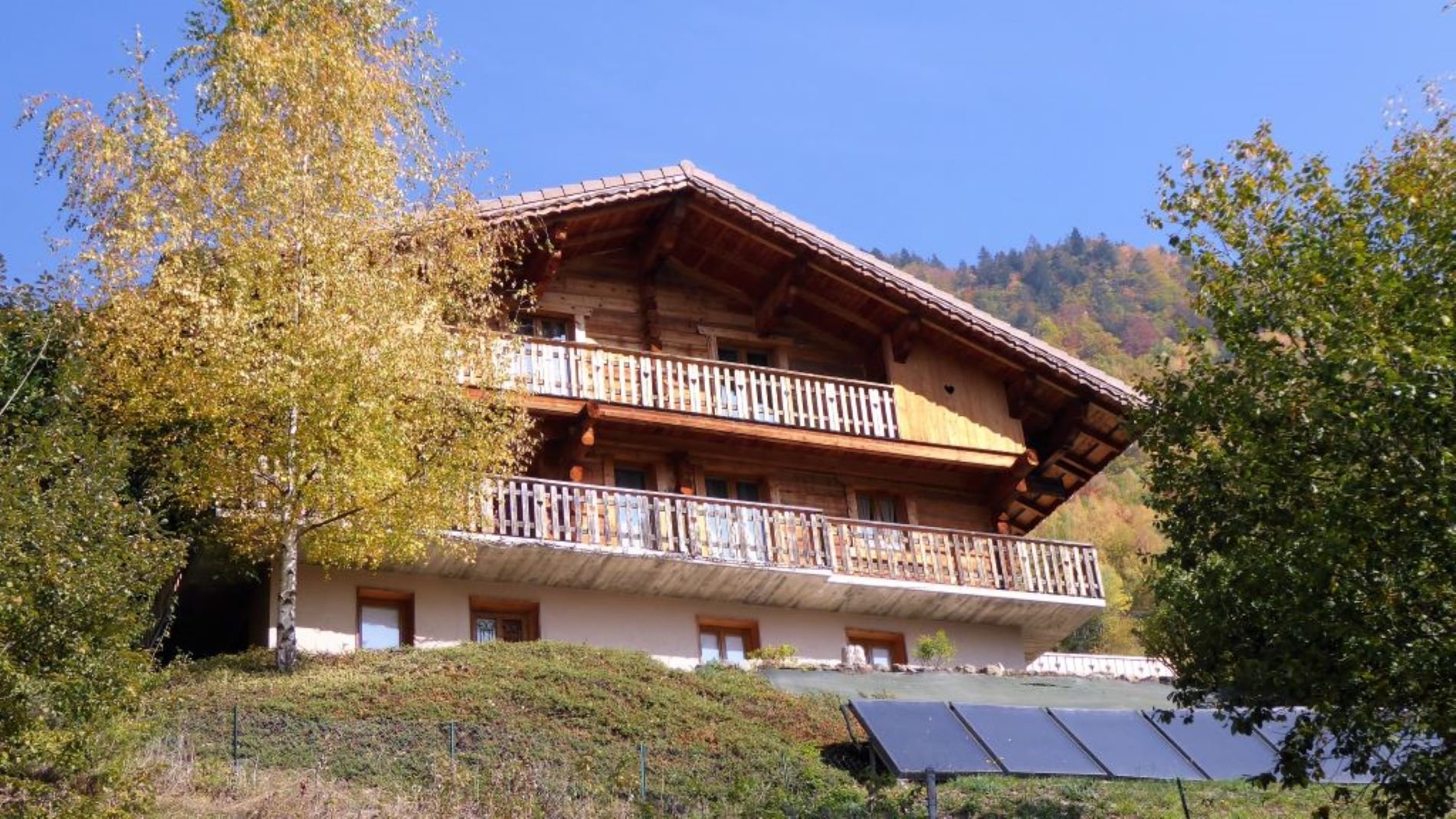Chalet Dobeliou avec vue magnifique sur le clocher de l'église et le Mont Mirantin.