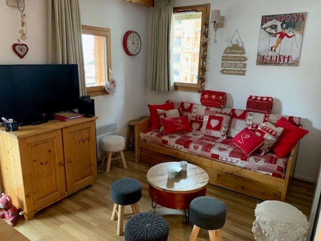 Salon - Séjour - Lit Gigogne 190cm x 140cm
Ecran Plat - Jeux de société - Placards - Rangements