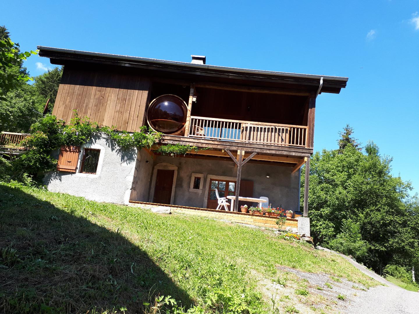 Terrasse Est dédiée au bien être (sauna panoramique et jacuzzi)