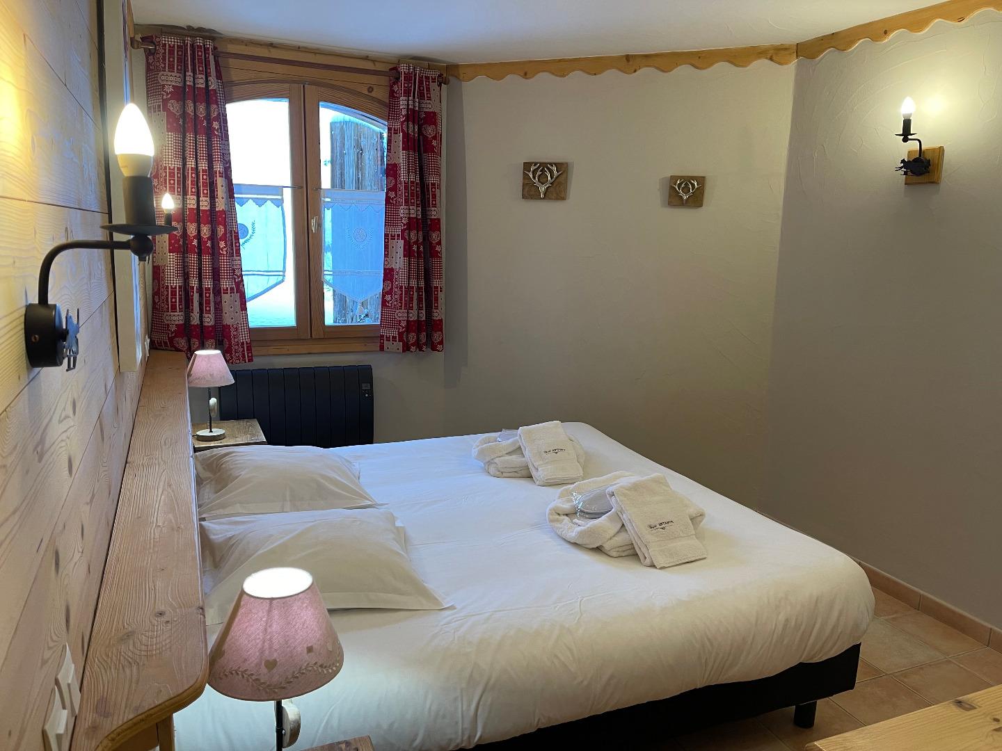 Les chambres peuvent être équipées d'un lit double ou de 2 lits simples ( à préciser lors de la réservation)