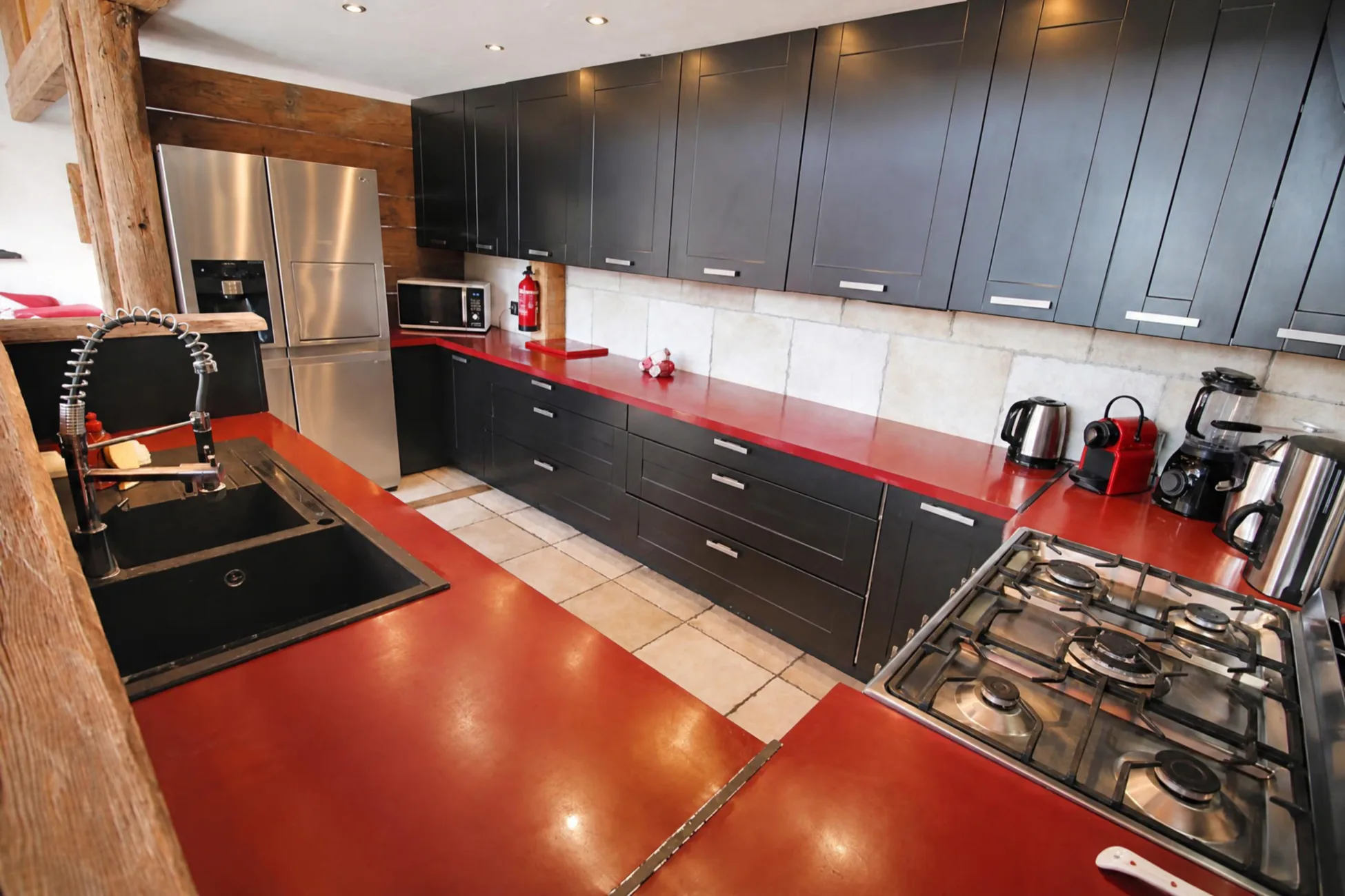 La cuisine toute équipée pour 22 personnes.
