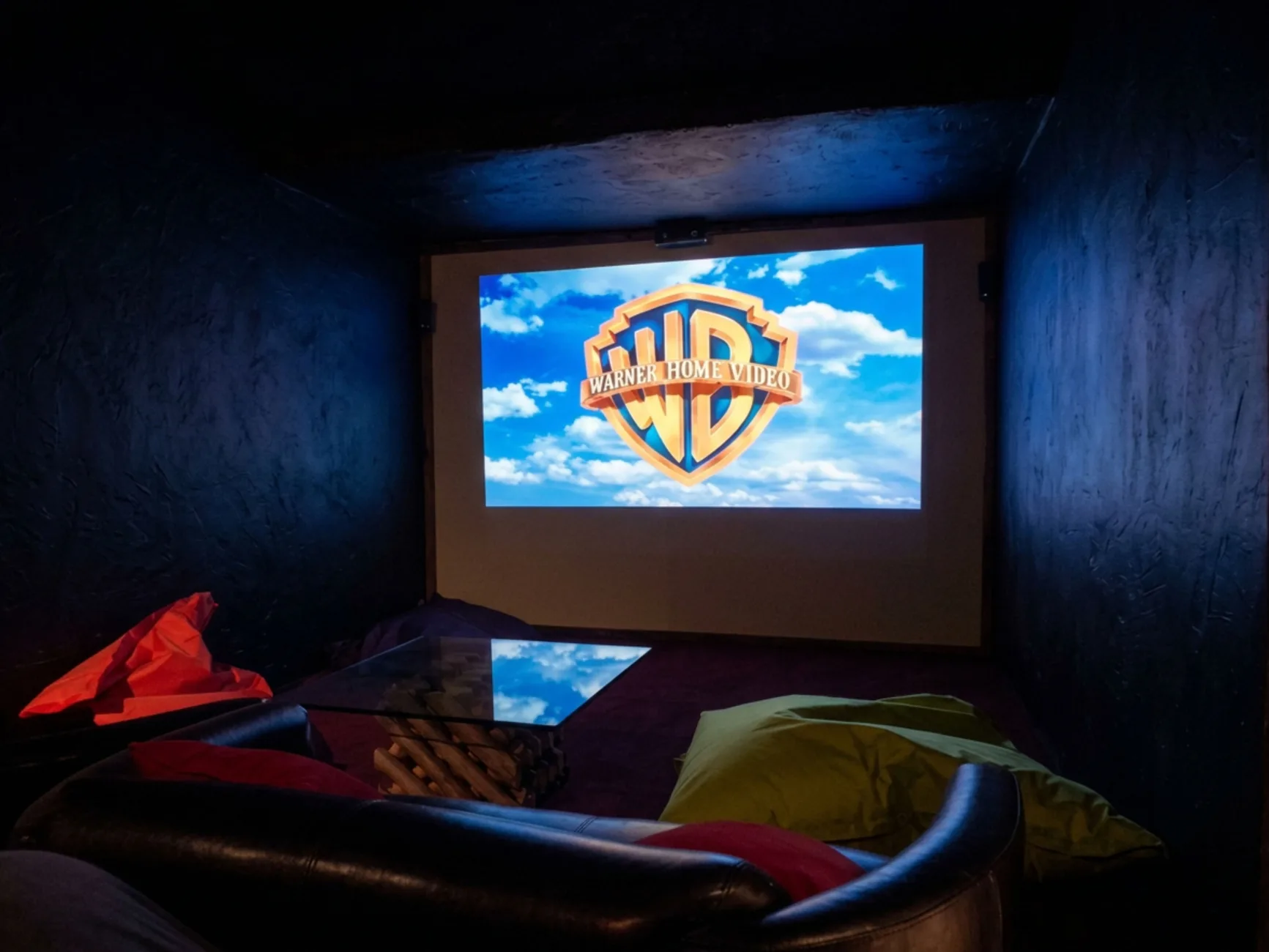 La salle de cinéma au R0 pour passer des soirées ciné en famille ou entre amis !