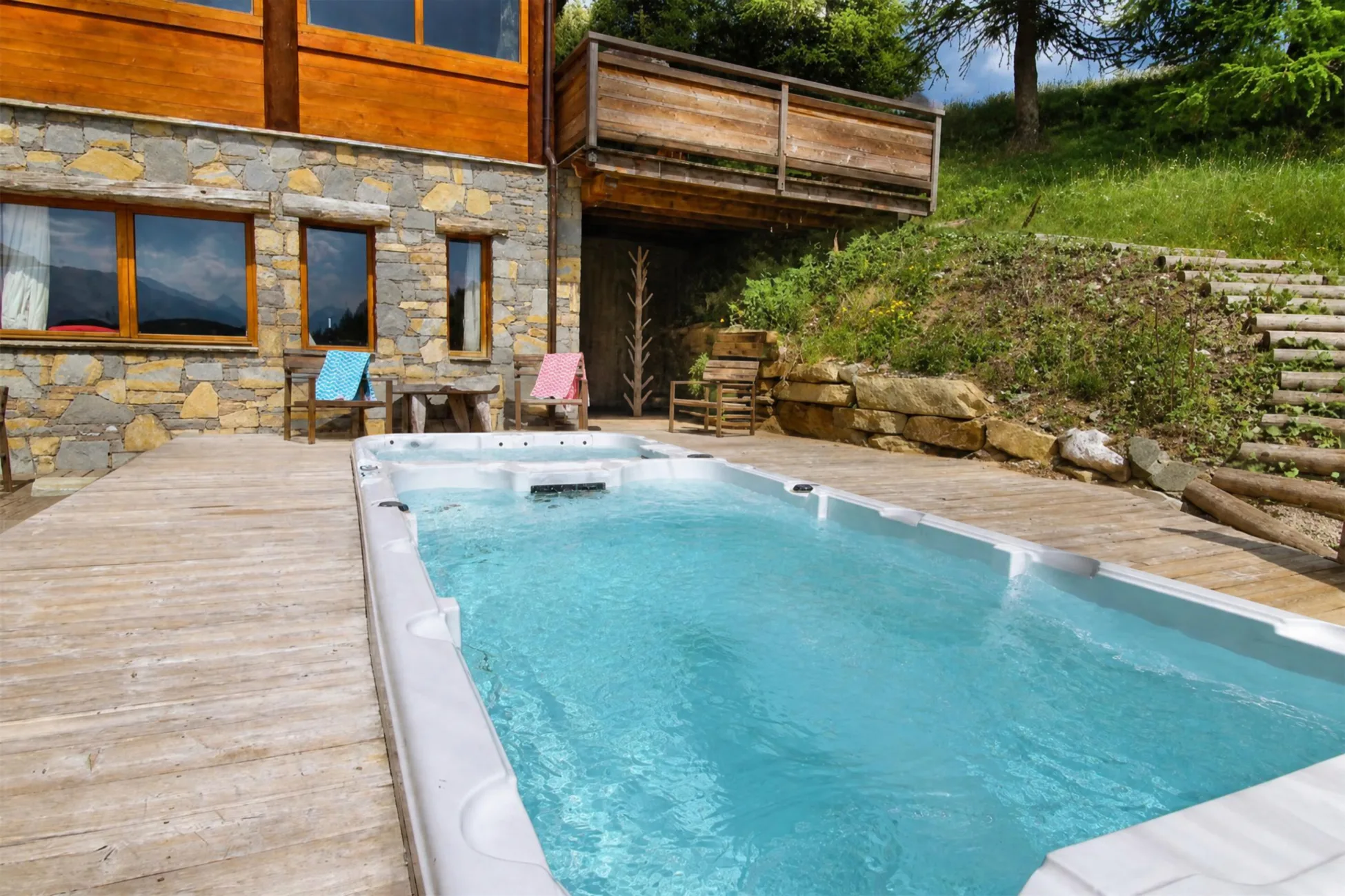 LE SOLEIL – MONTGENÈVRE – SKI AUX PIEDS – 22 PERSONNES – PISCINE, SAUNA, HAMMAM, JACUZZI – VUE MONTAGNE