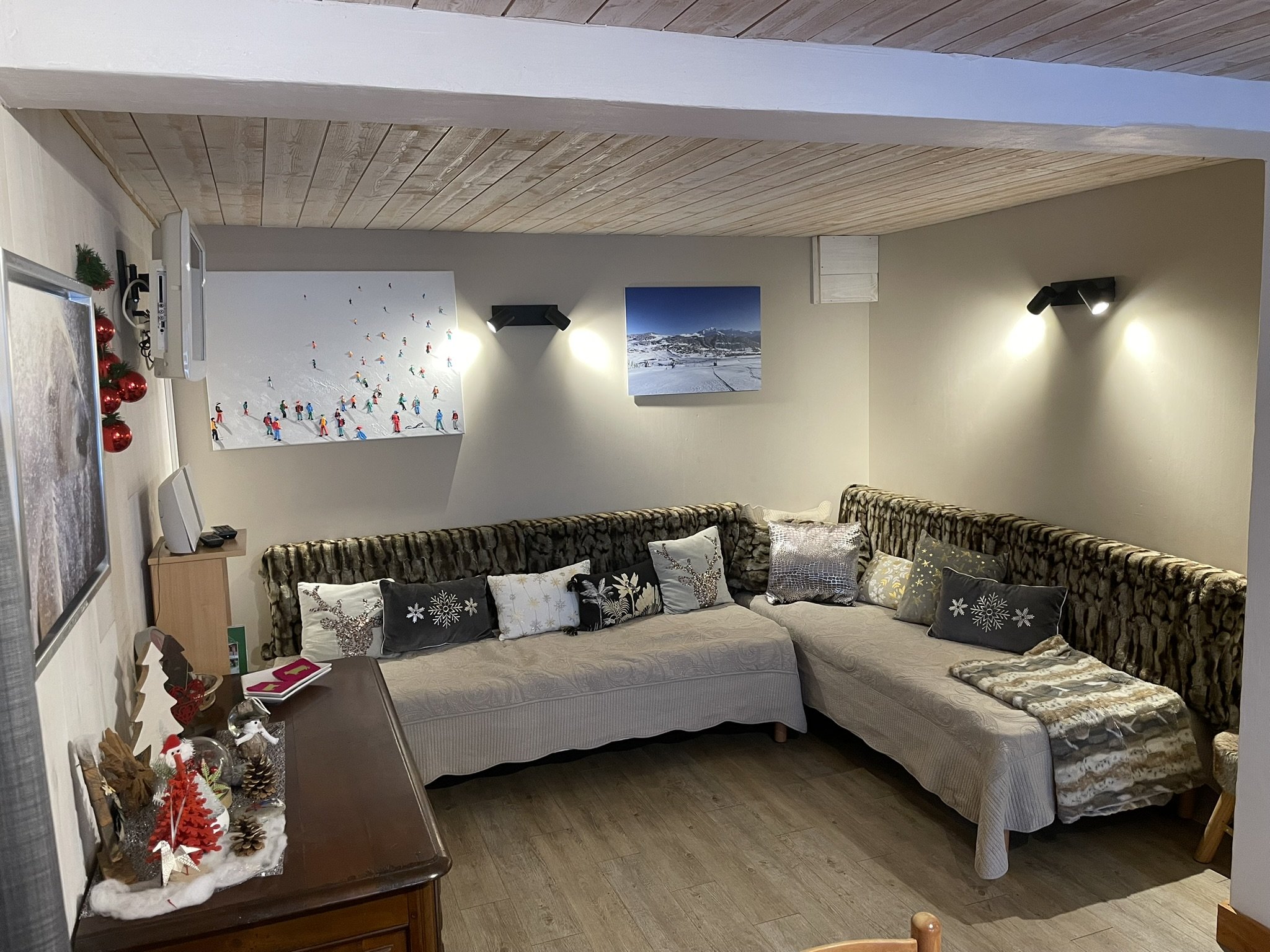 salon avec 2 lits 1 pers de 90 /200