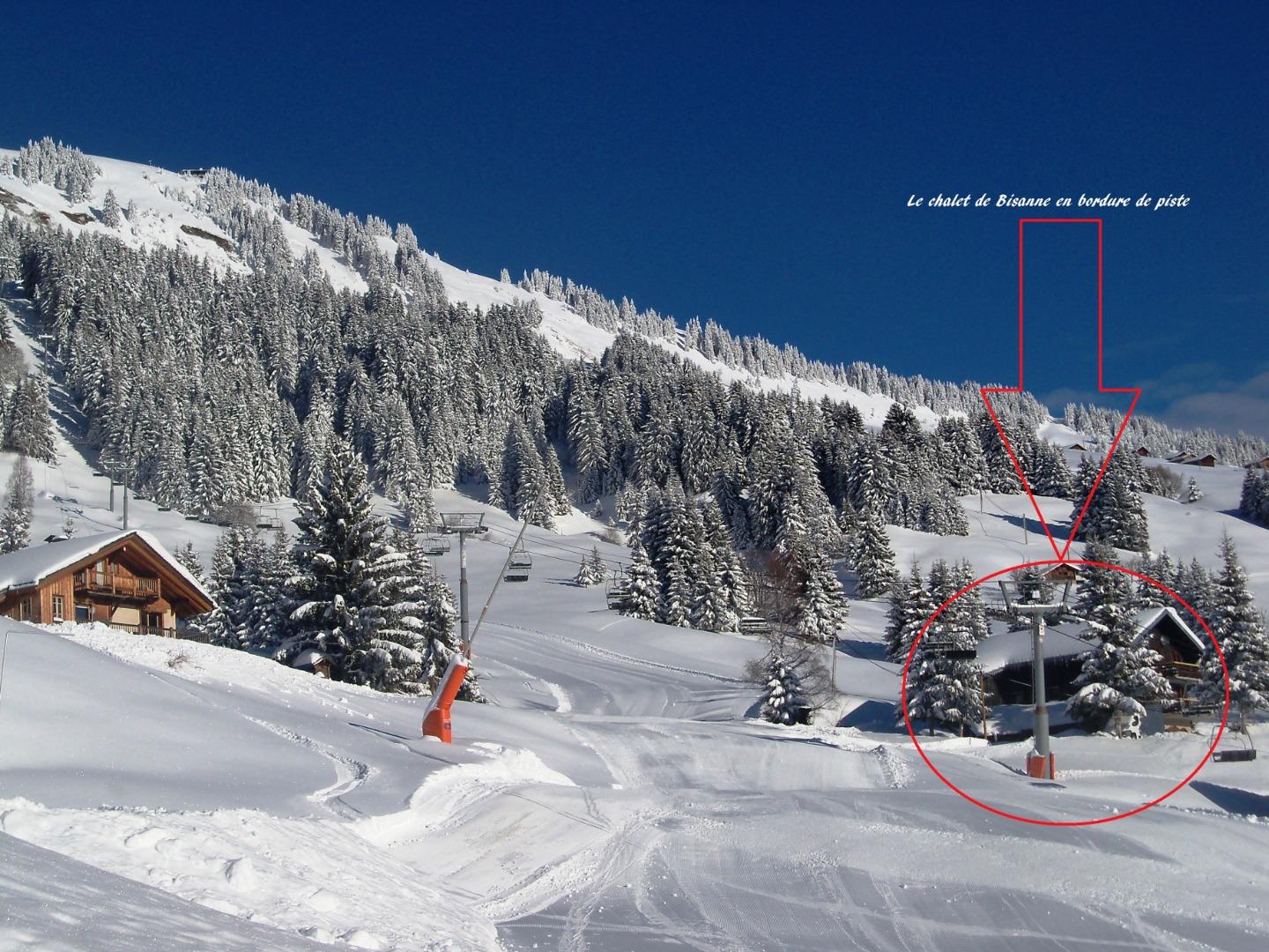 Piste du Planay passant à coté du chalet.