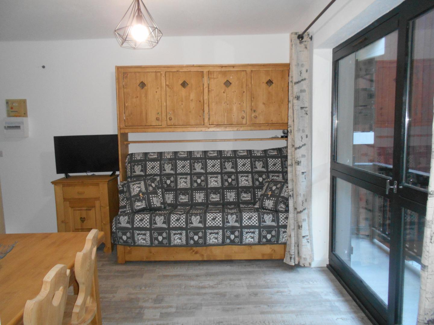 salon et cuisine donnant sur le balcon