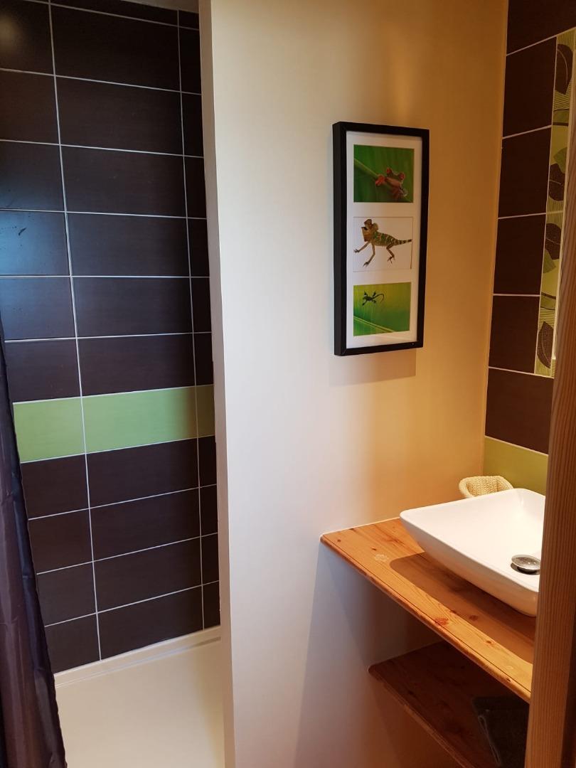 2ème salle de bain avec douche