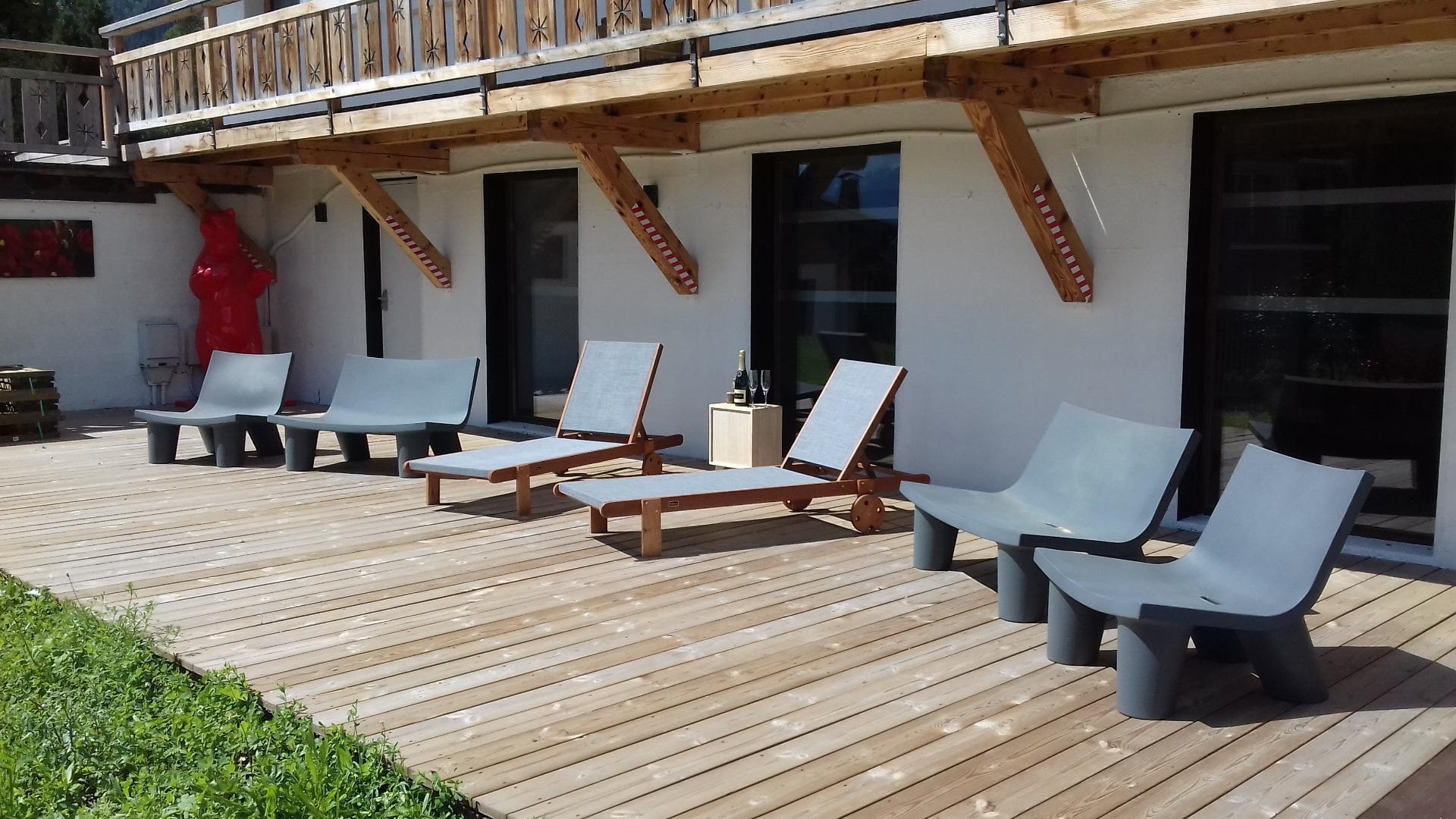 Terrasse au rez-de-chaussée. 