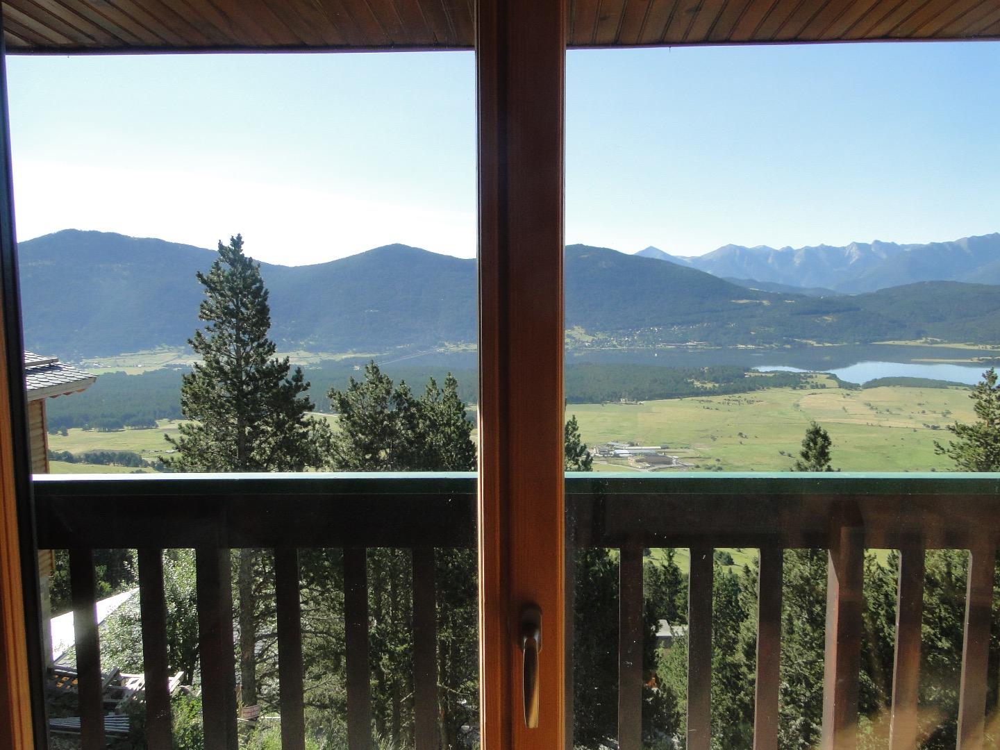 balcon avec vue montagne