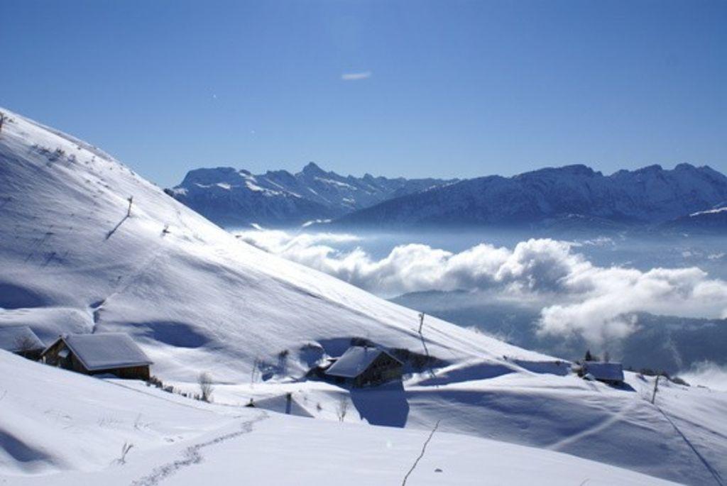 CHALET AU MILIEU DES PISTES DE SKI DE SOMMAND-LE PRAZ DE LYS