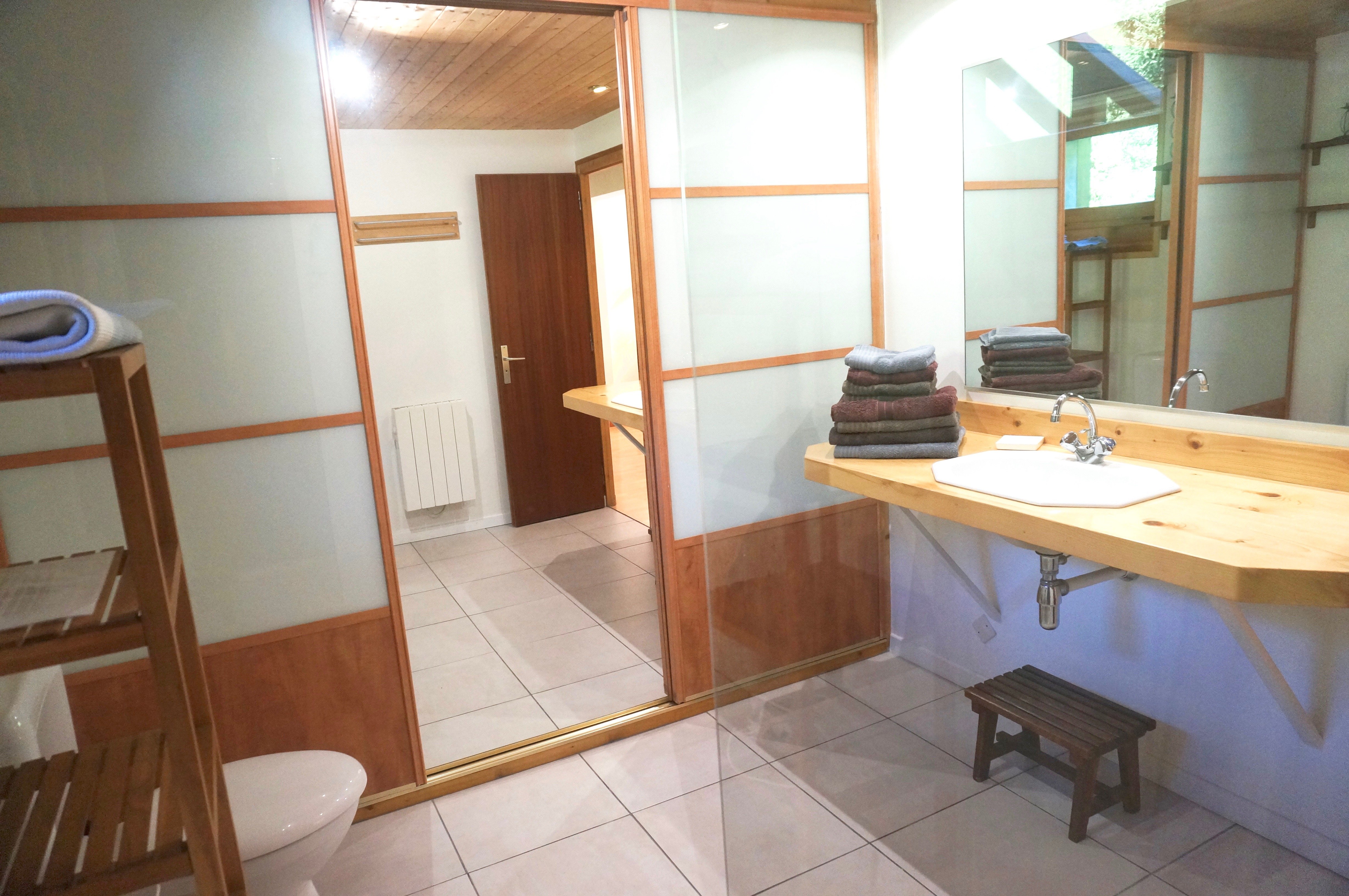 SALLE DE DOUCHE AVEC GRAND DRESSING