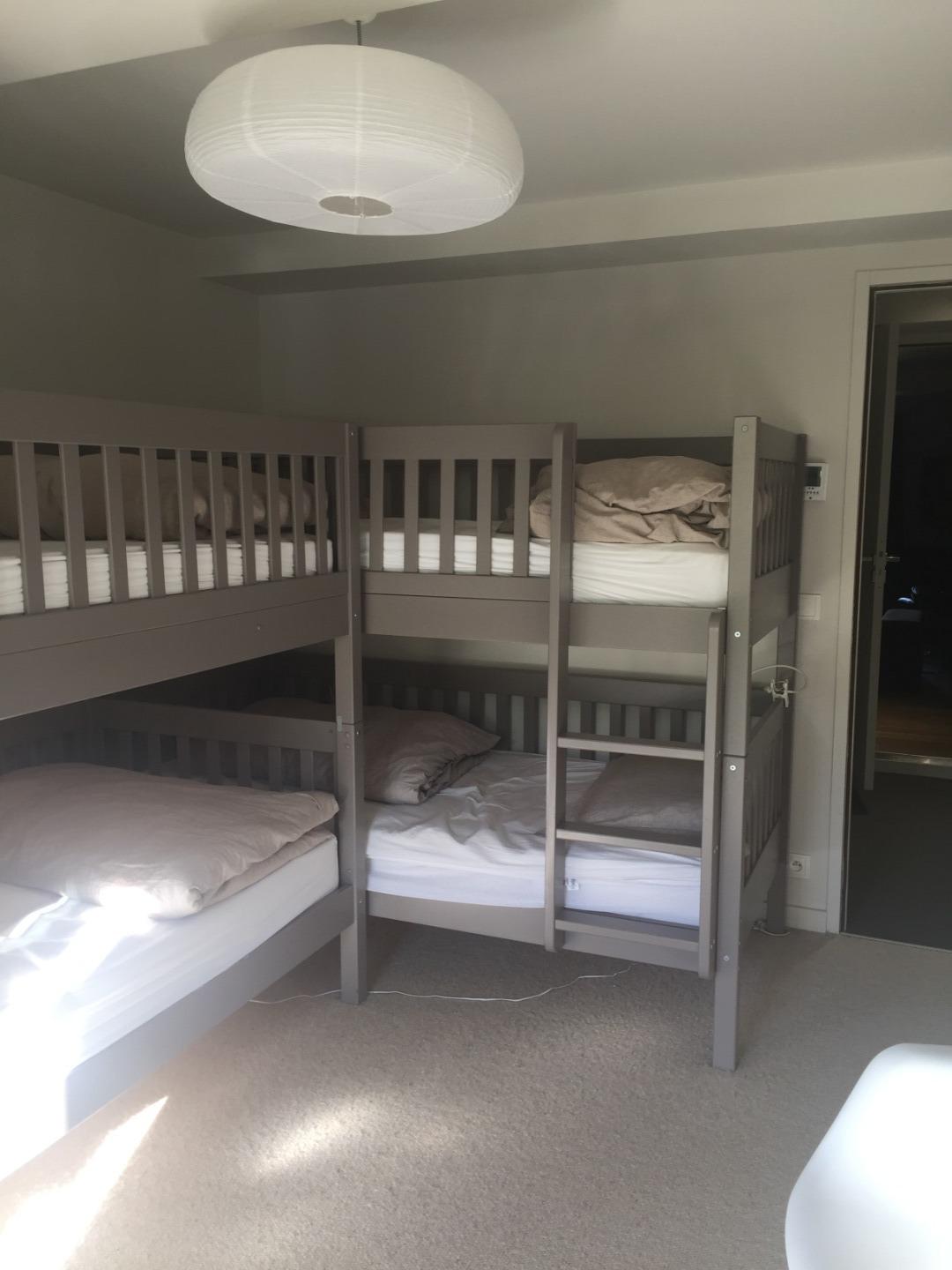 Chambre  avec TV et dressing