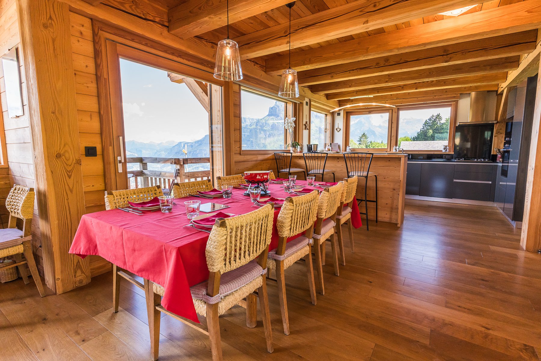 Salle à manger et cuisine