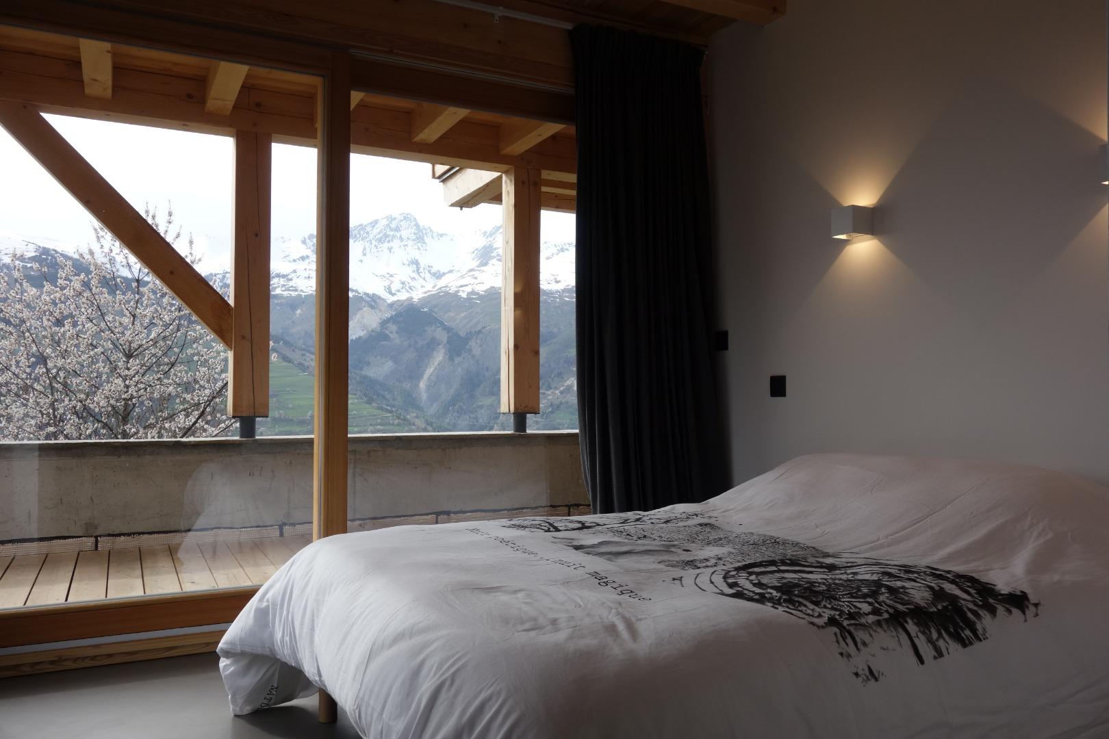 Chambre 1 avec lit double. 