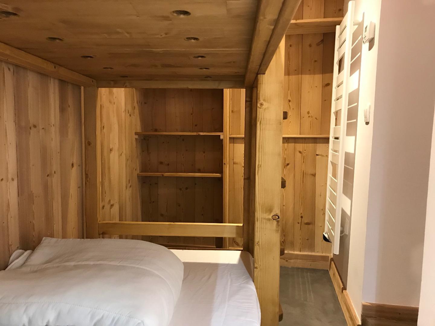 coin nuit, avec 2 lits superposés de 80 cm