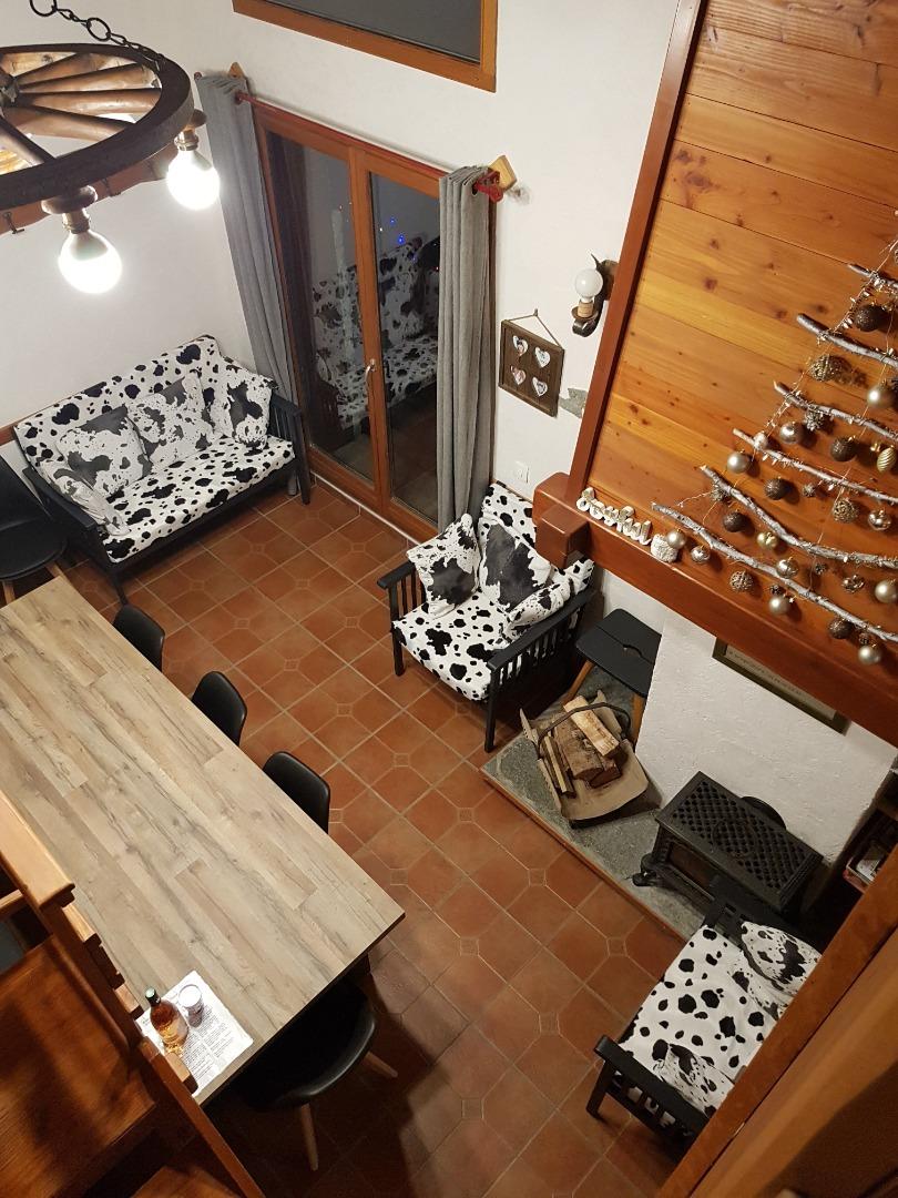 Niveau 0 : Salle vue de l'escalier qui monte à la chambre sous les toits