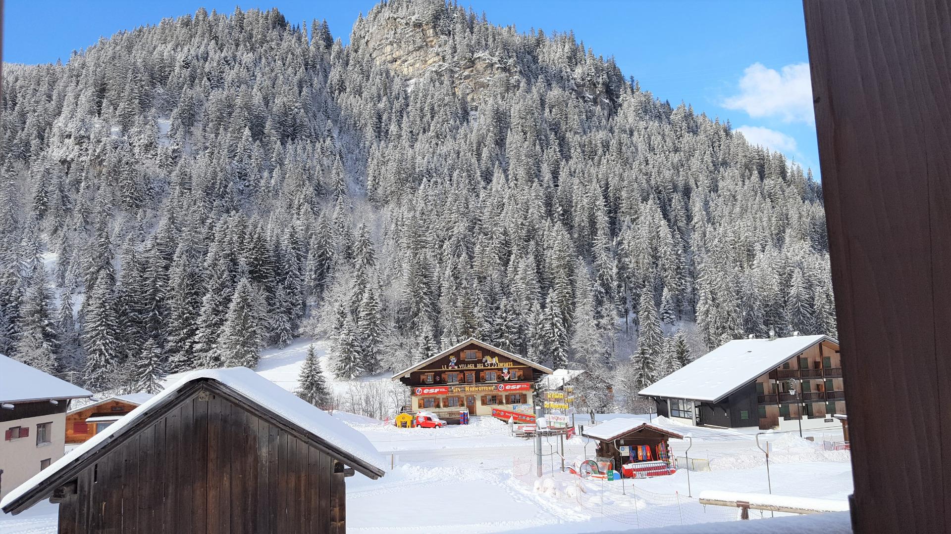 vue du chalet sur le village enfants les piou piou   ESF
et aussi vu sur le pointe du linga et du mont de grange