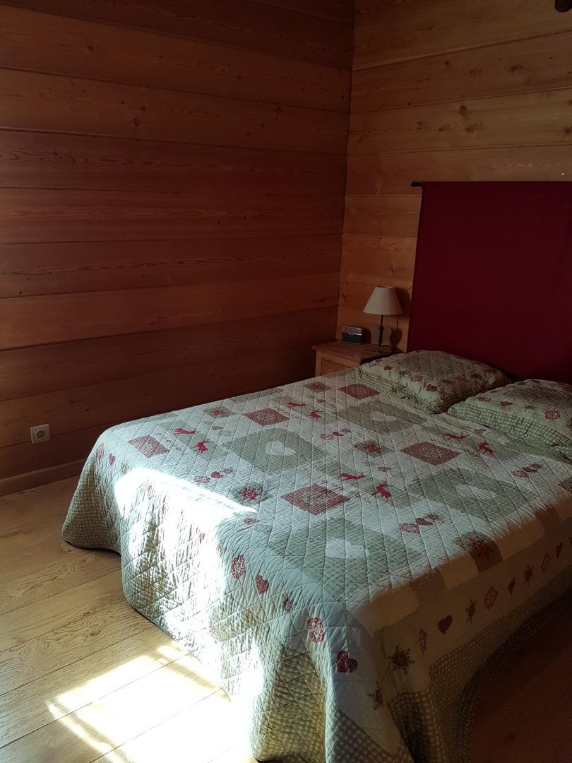 Chambre 1 lit double niveau 2 du duplex.