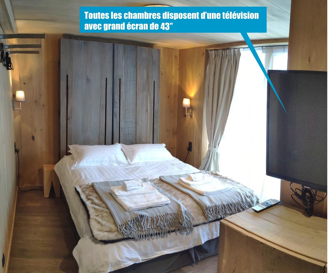 Chambre 3 - La Mont-Blanc (avec salle de bain en suite) - toutes les chambres on une télévision avec grand écran de 43"