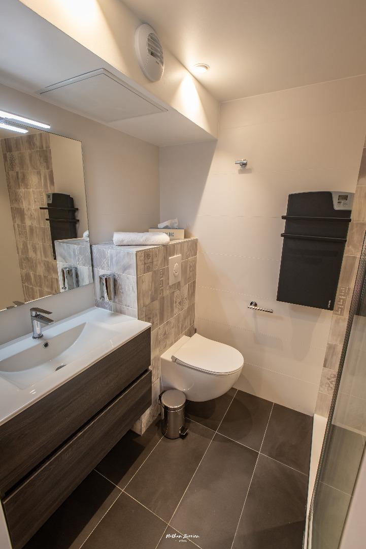 Salle de bains de la suite parentale