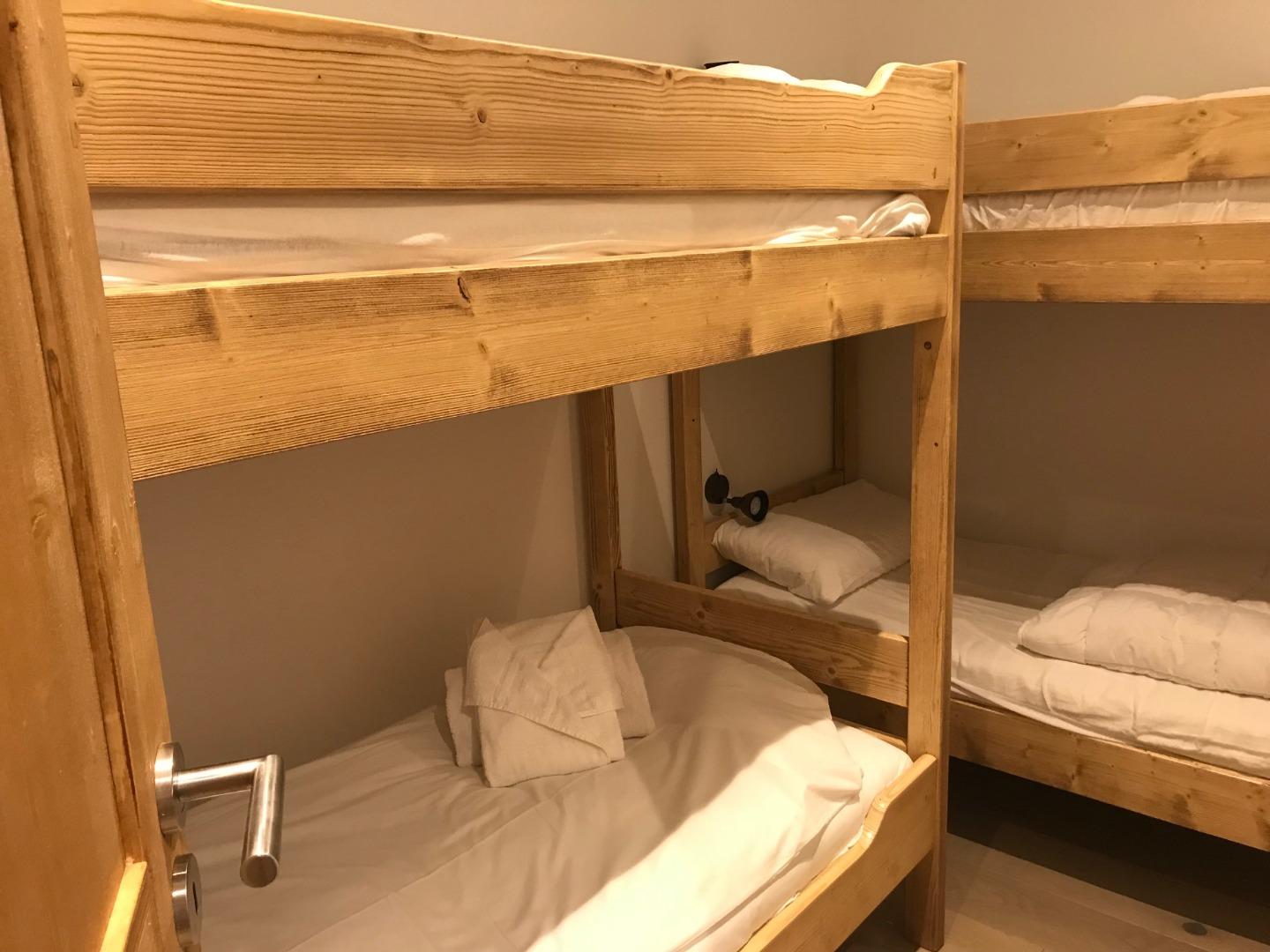 chambre 2 lits superposés, 4 couchages et placard