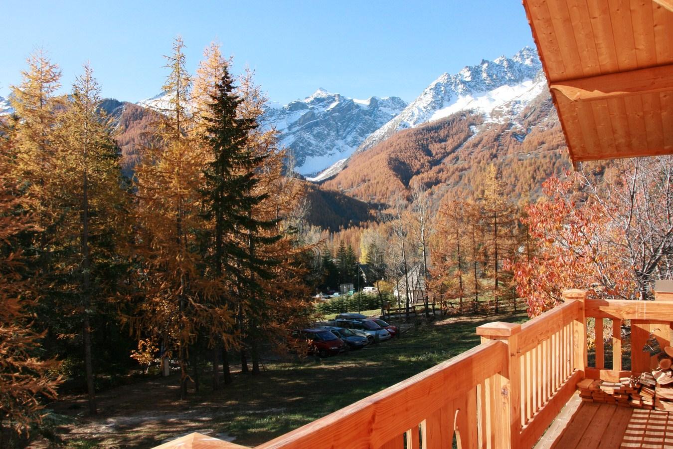 Vue de la terrasse R+1 à l'automne.