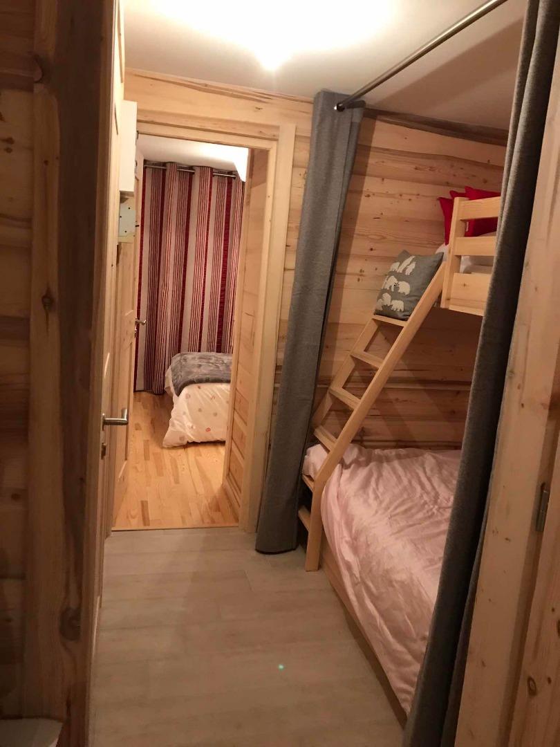 Couloir avec l'alcove et l'accès à la chambre
