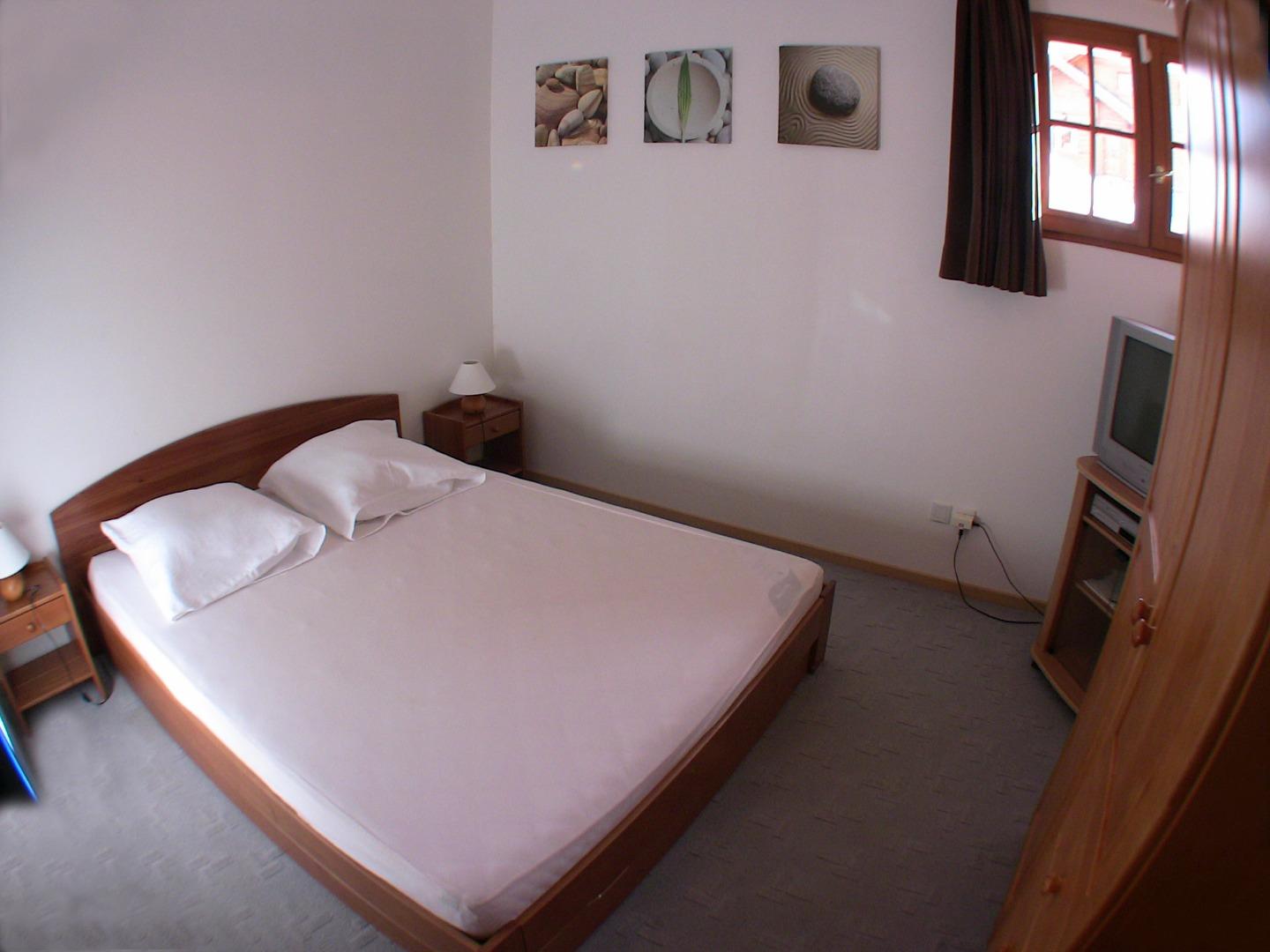 Chambre double + lit bébé