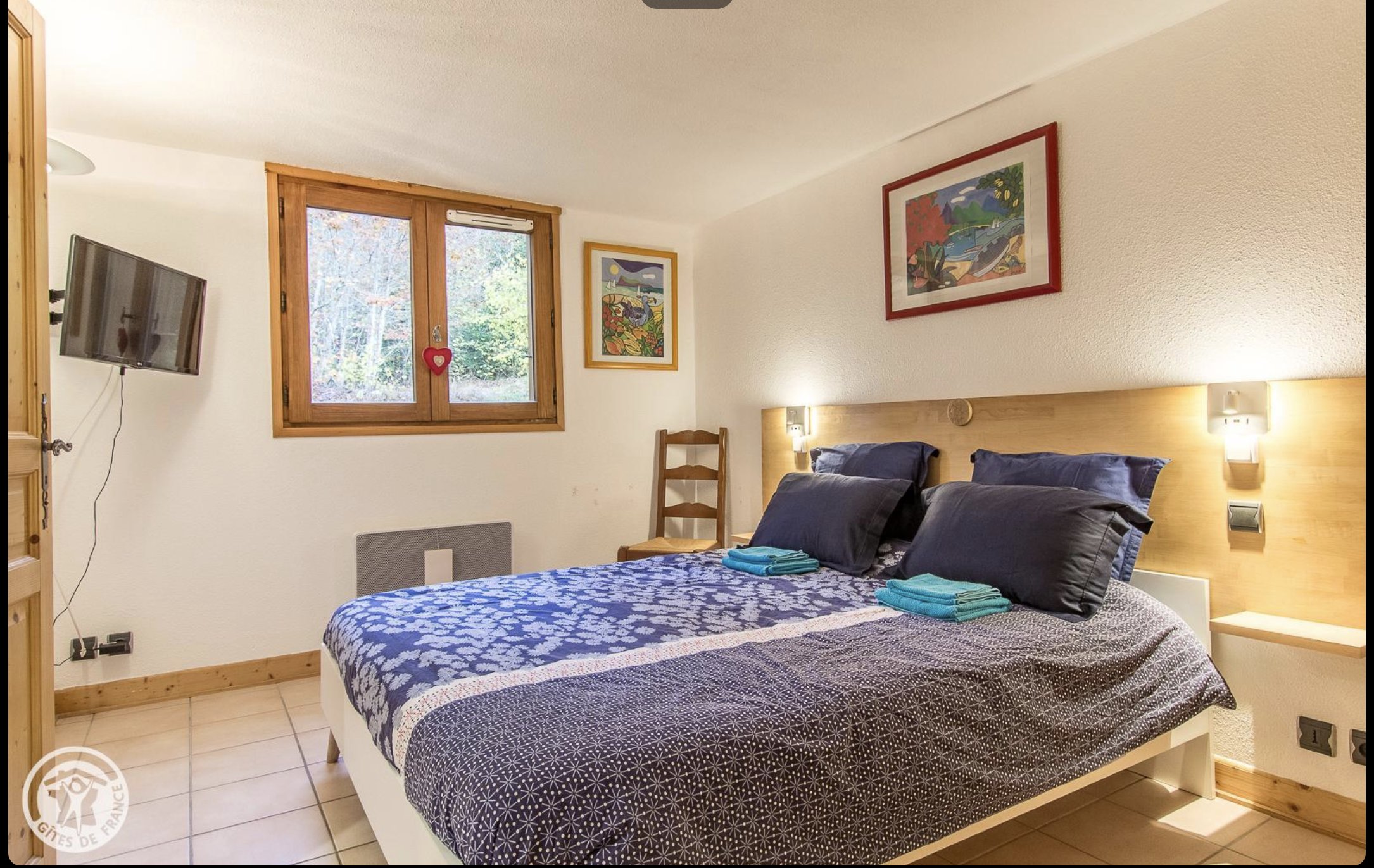 Chambre 1 avec salle de bain attenante - lit double 160cms