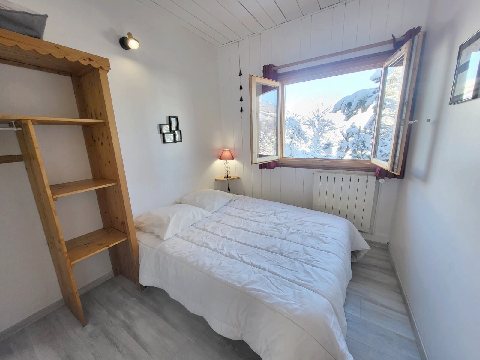 1ère chambre avec 1 lit double 140x190cm