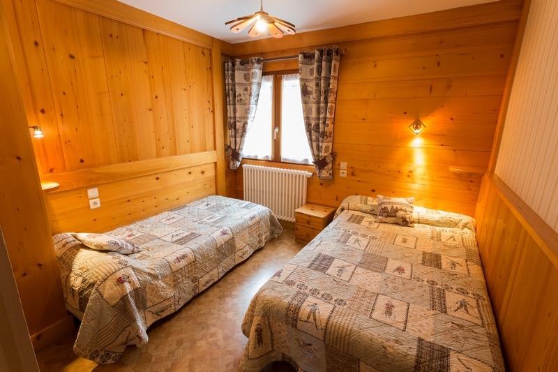 chambre avec 1 lit 120 et 1 lit 90