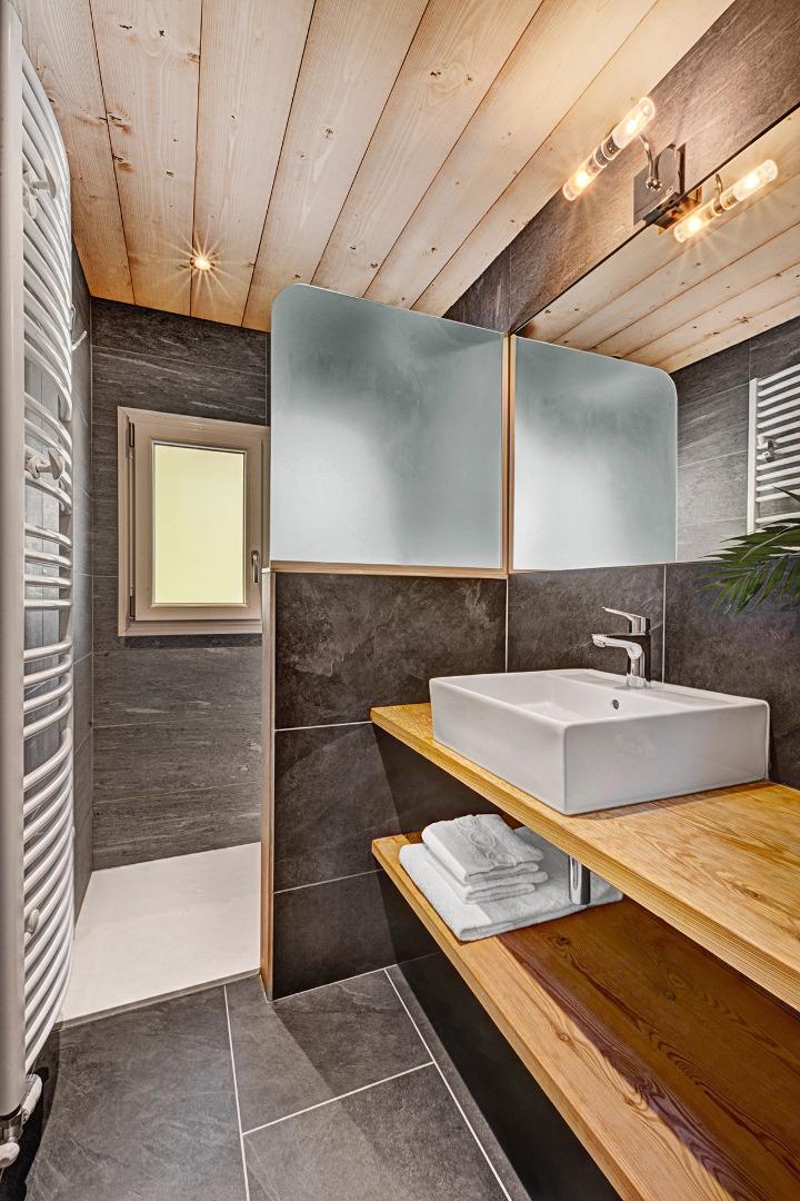 Salle de bain avec douche à l'Italienne