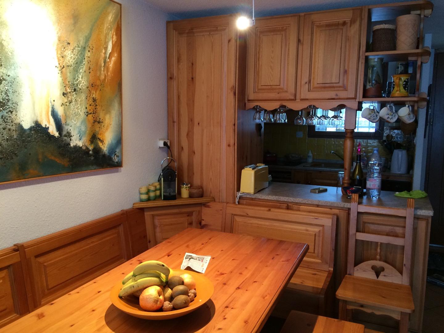 Coin repas. Table avec rallonges