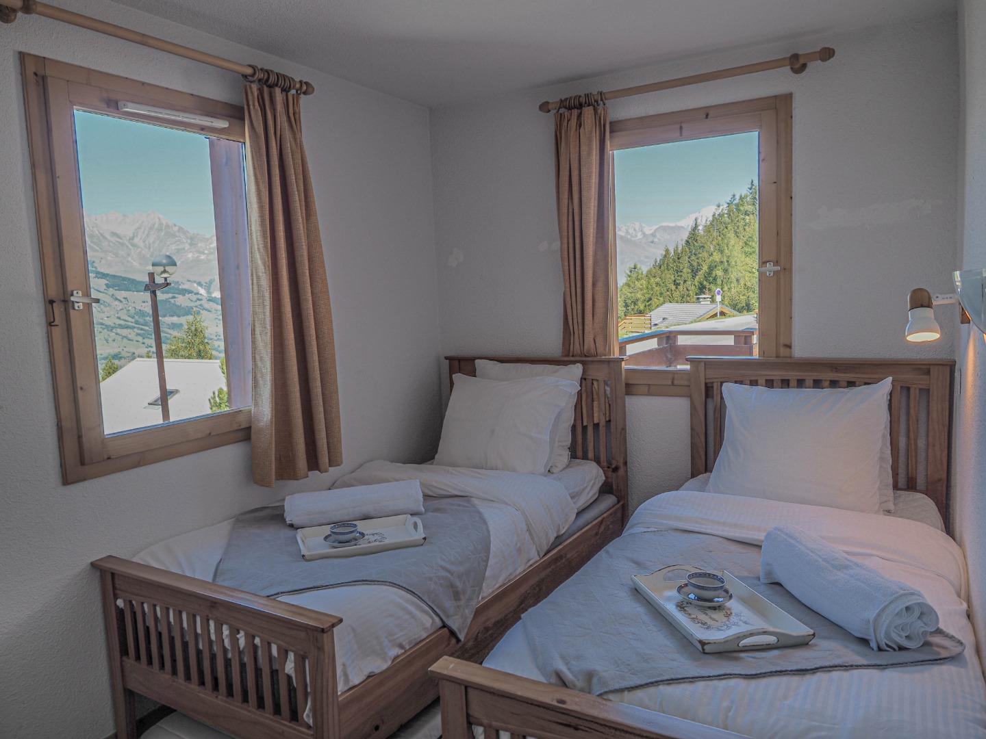 Chambre aux deux lits simples avec vue sur le Mont Blanc