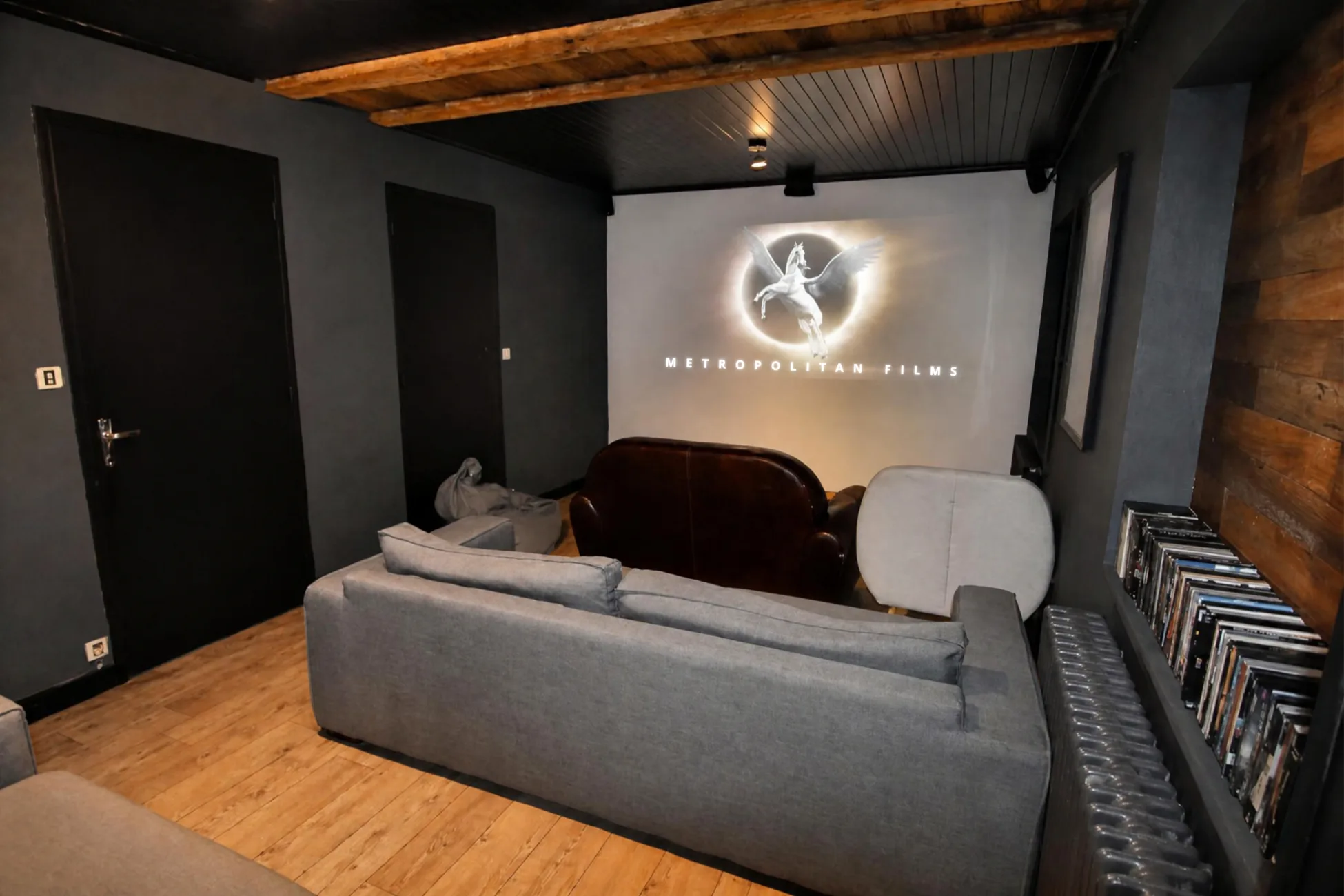 Salle de cinéma au R0 pour passer des soirées cinés en familles ou entre amis !
