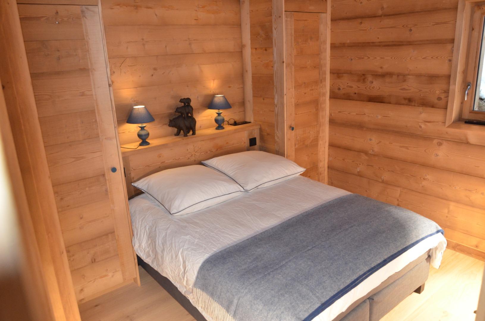 Suite parentale avec fenêtre, Lit Queen size et rangements