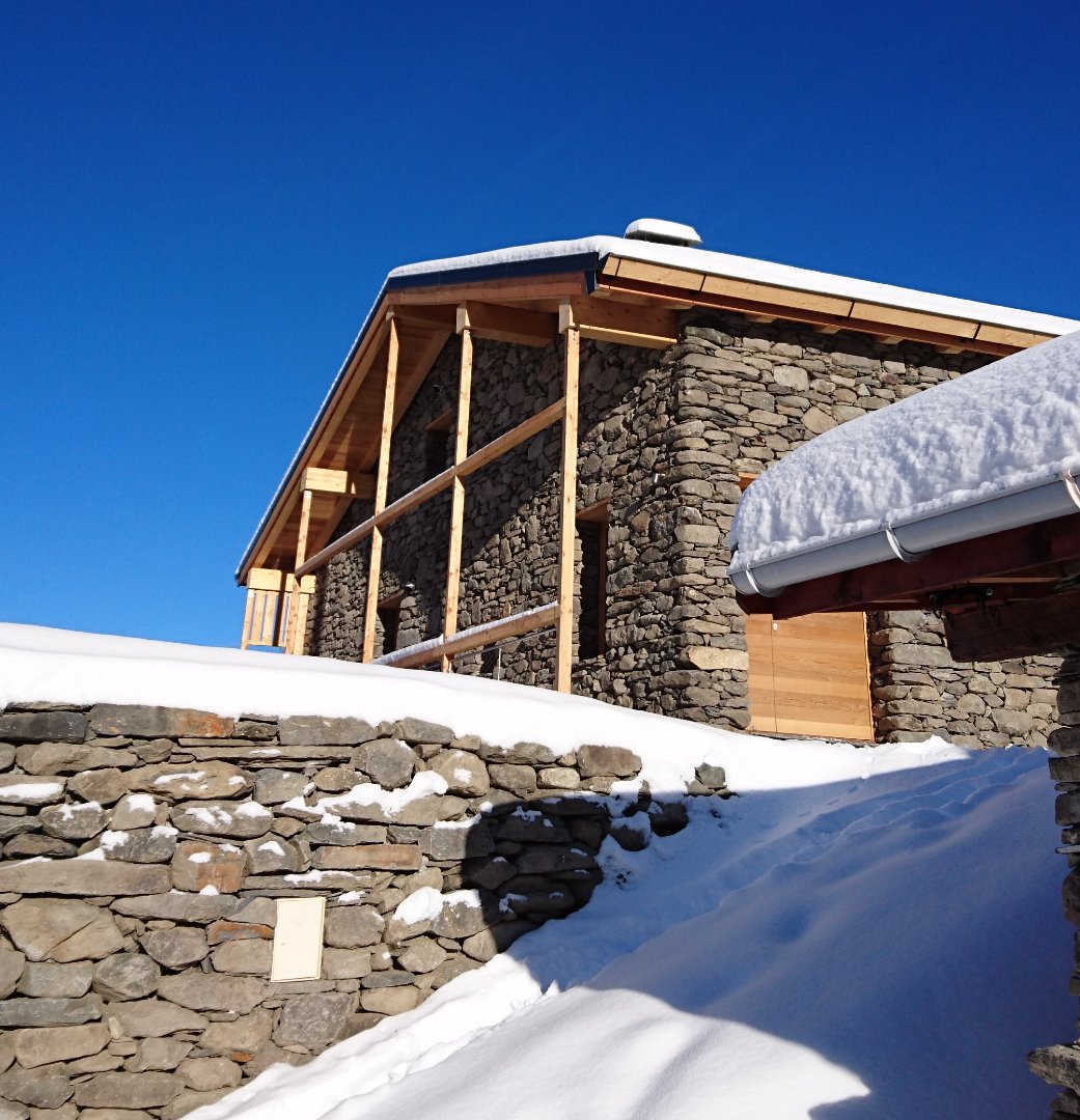 Le chalet vu du hameau