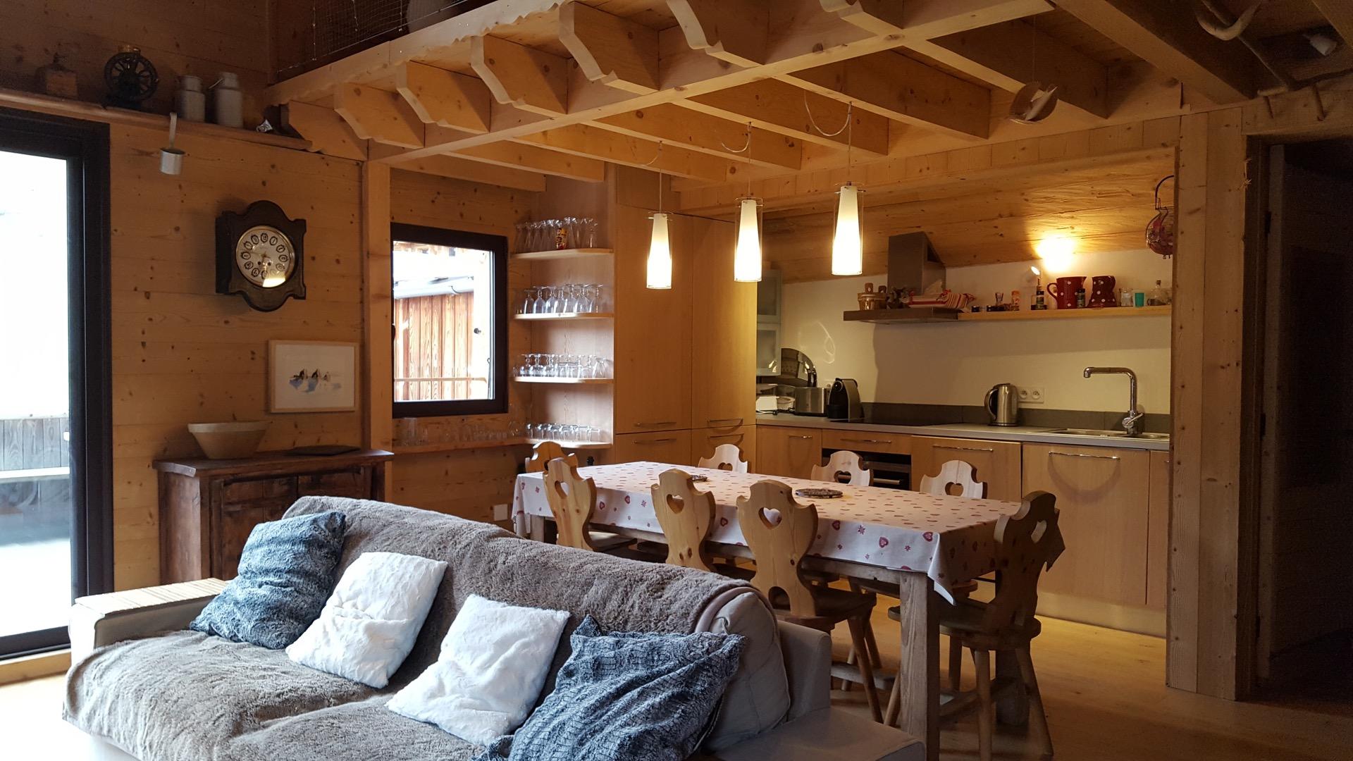 la cuisine depuis le salon