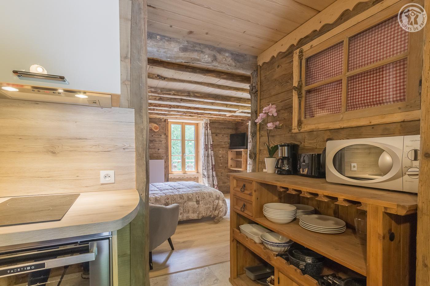 petit meuble pour vaisselles,  plats , petits électroménager 