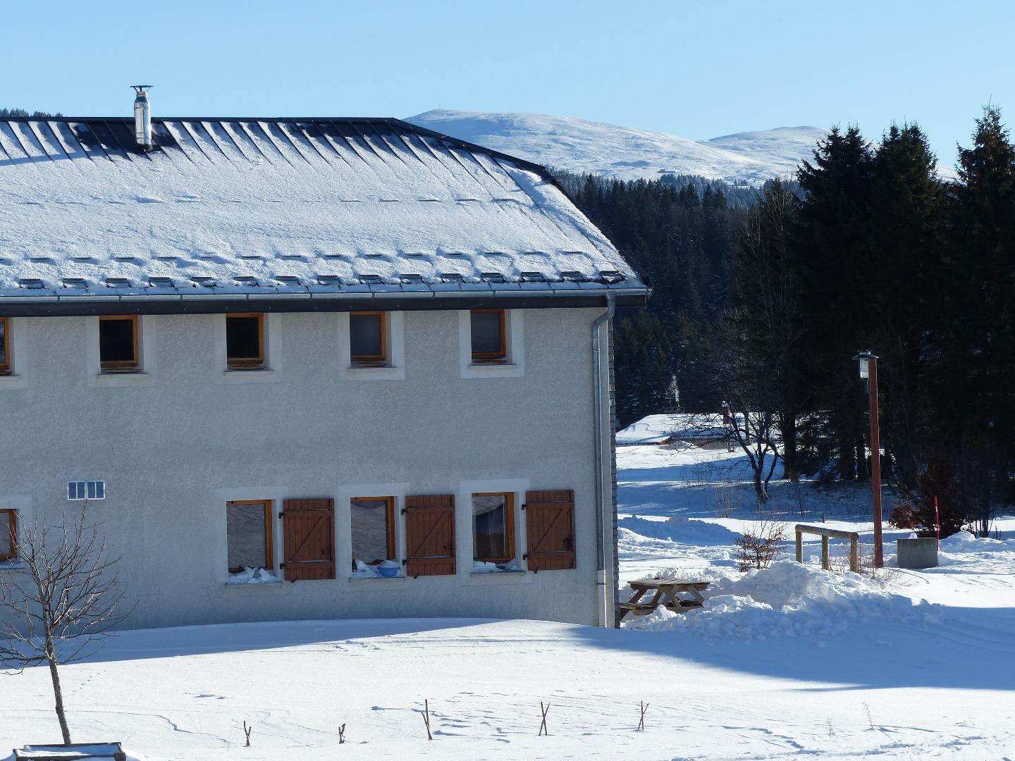 Arrière de la maison, fenêtres cuisine salle à manger.