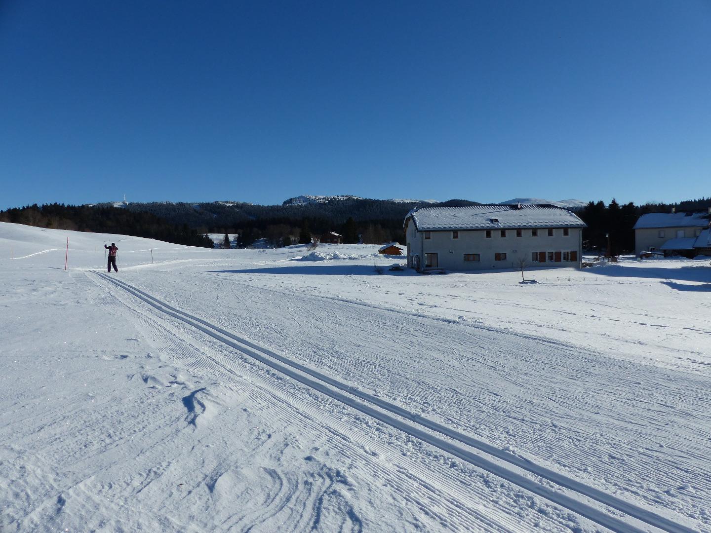 Pistes de ski de fond derrière la maison.