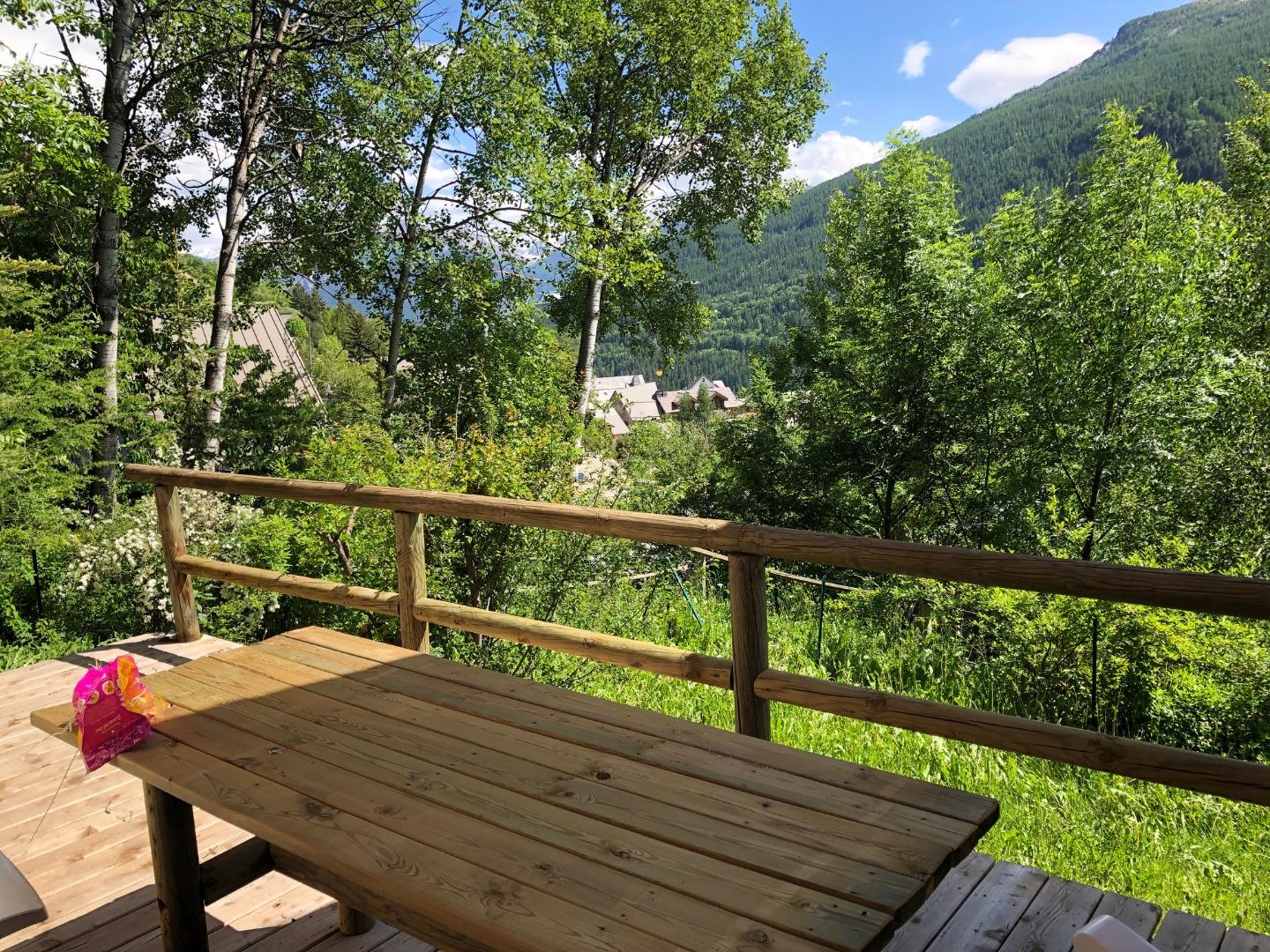 Vue terrasse du RdcH l'été
