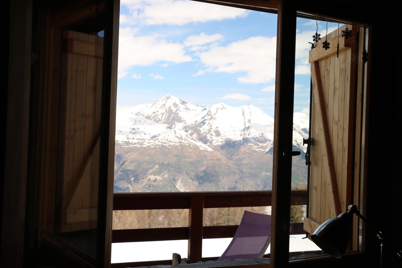 vue de la salle sur les versants ouest (la Pierra Menta et le Rognais)